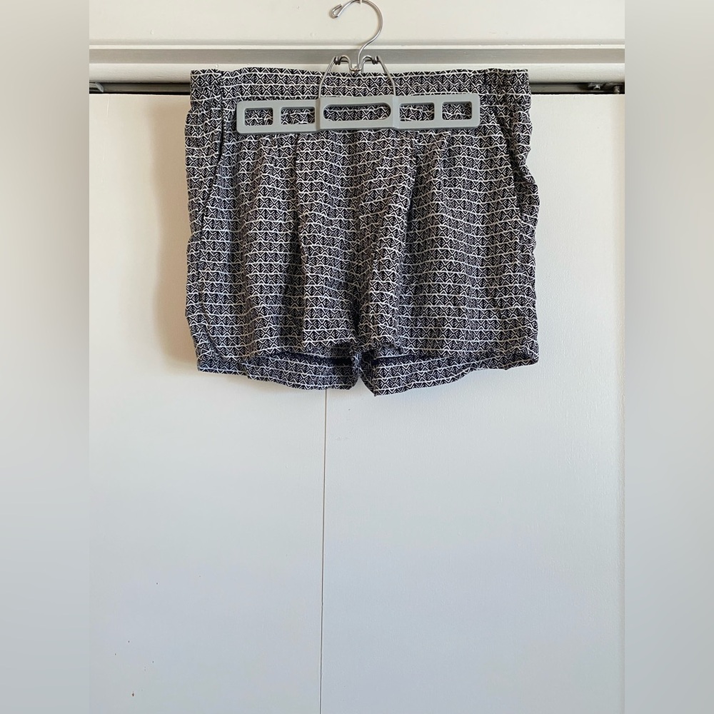 H&M Black & White Patterned Shorts